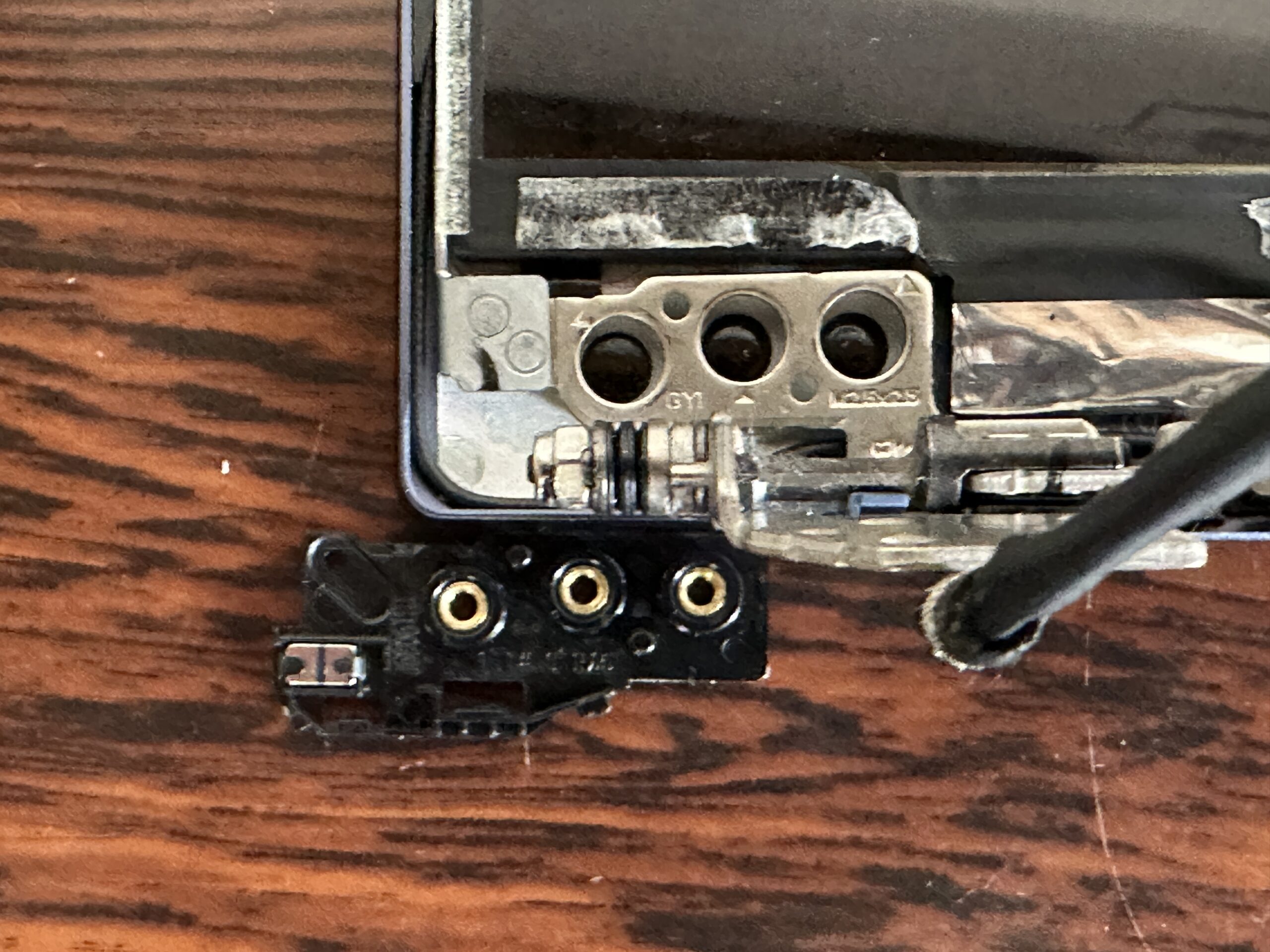hp 15-eh3006AU ヒンジ故障で開閉出来ない