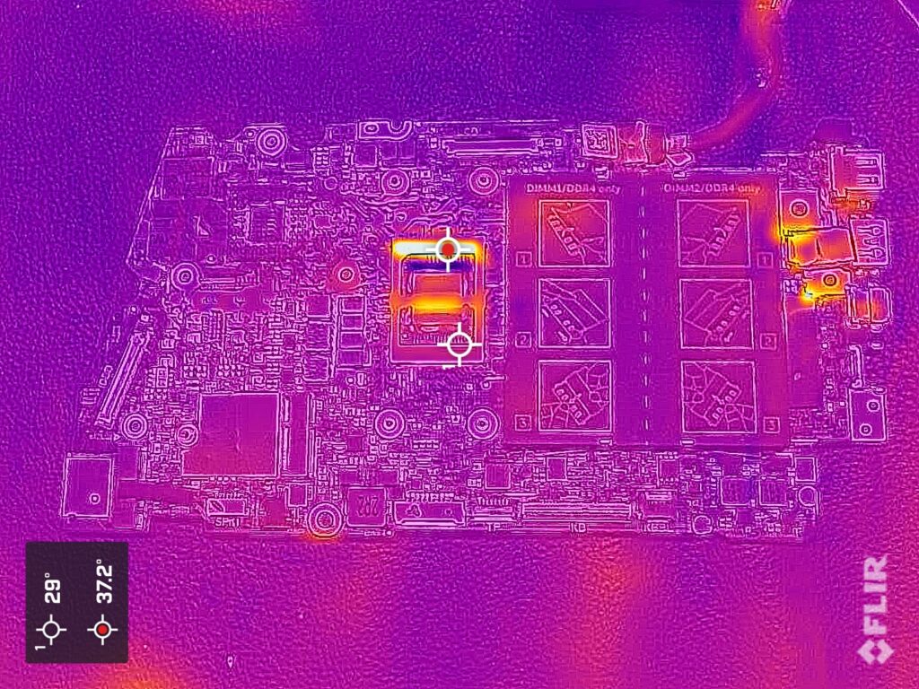 サーモカメラの様子。電流を流す前