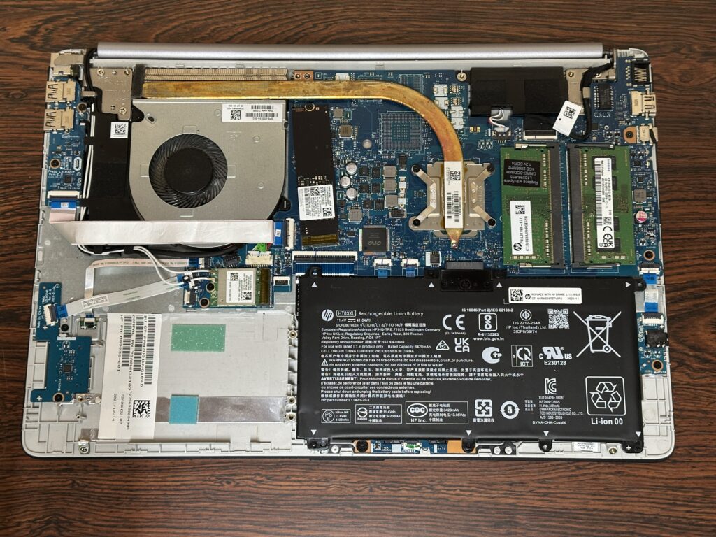 ボトムカバーを外したところ