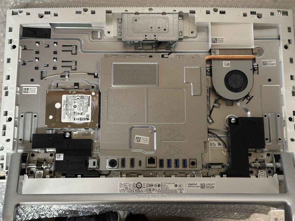 背面カバーを外しました