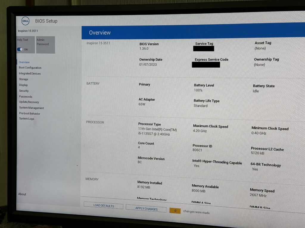 デスクPC用のモニタで画面が出ている様子