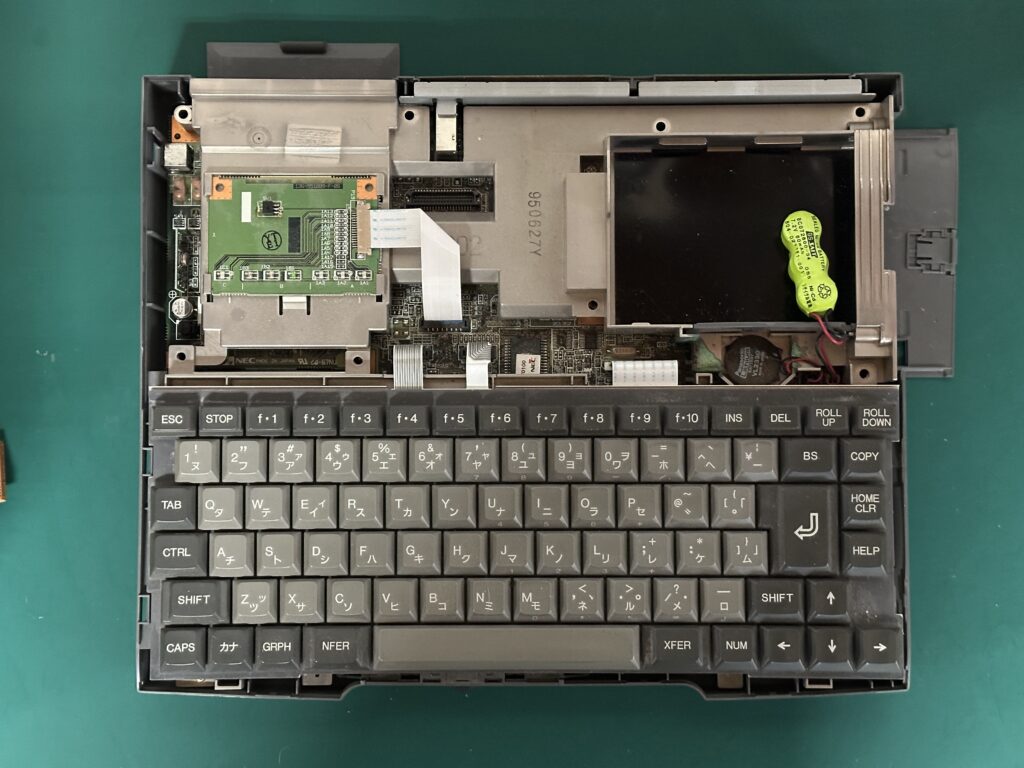 PC-9821の本体部分のみ。