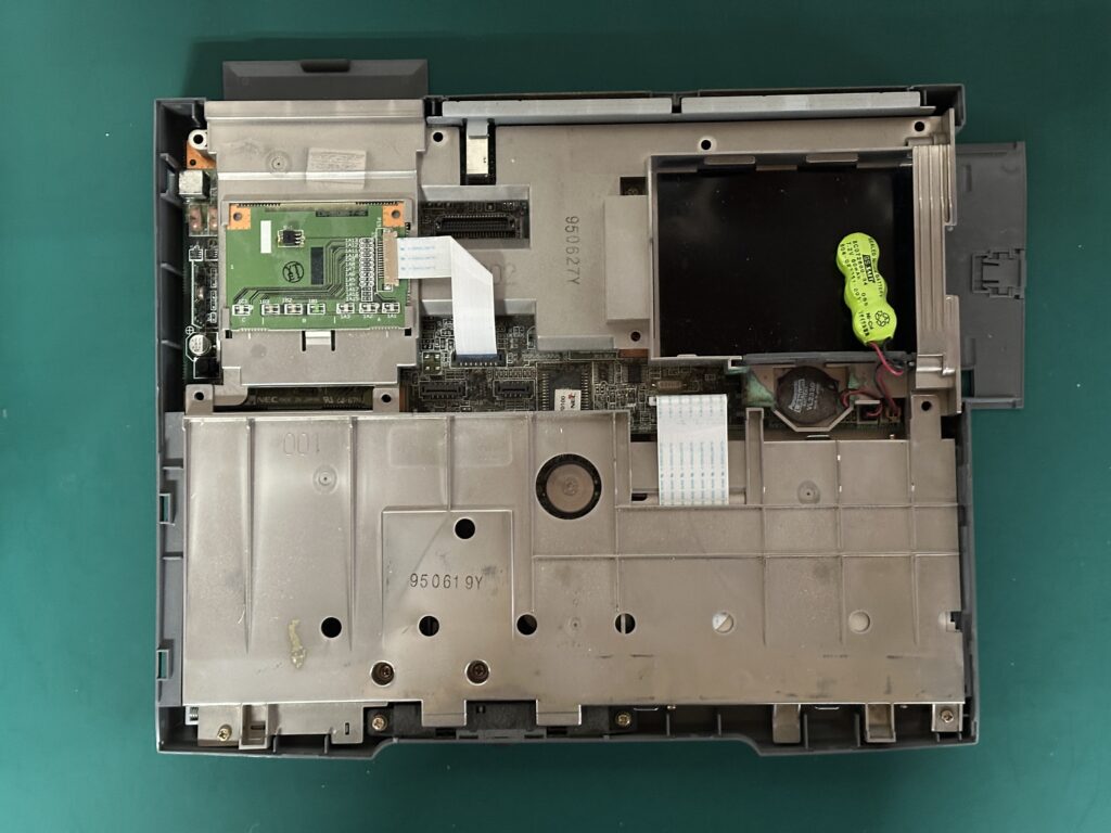 キーボードを外したところです。