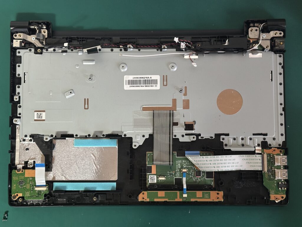 マザーボードを外したところ