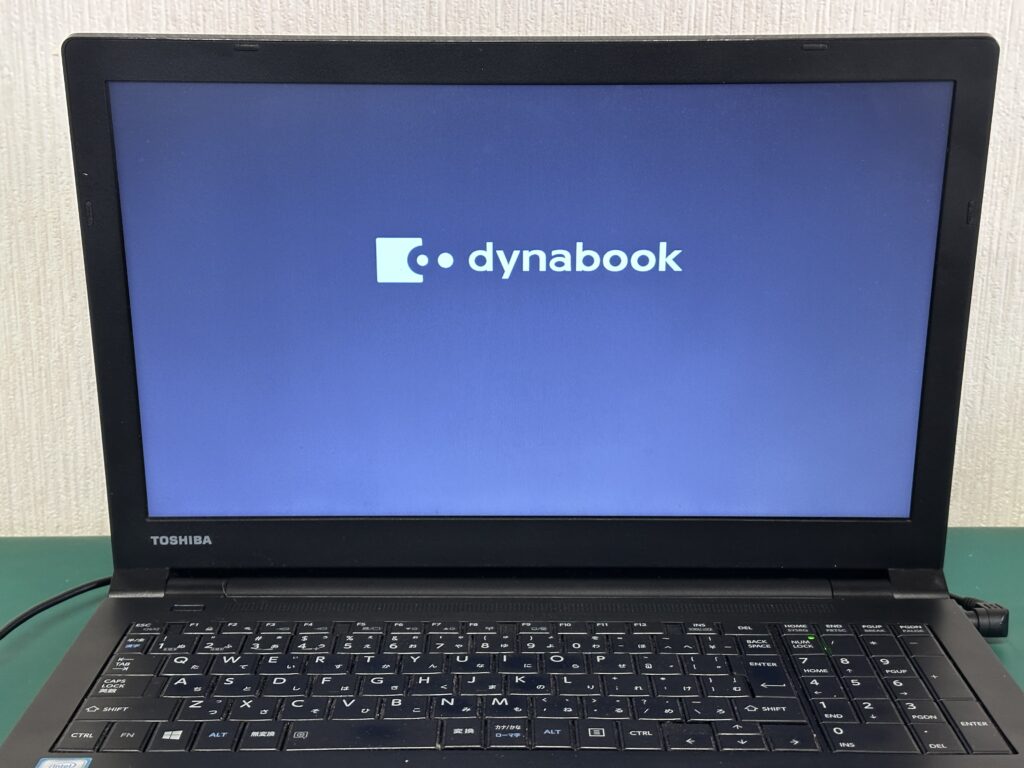 dynabookのロゴも出たので、修理完了です。