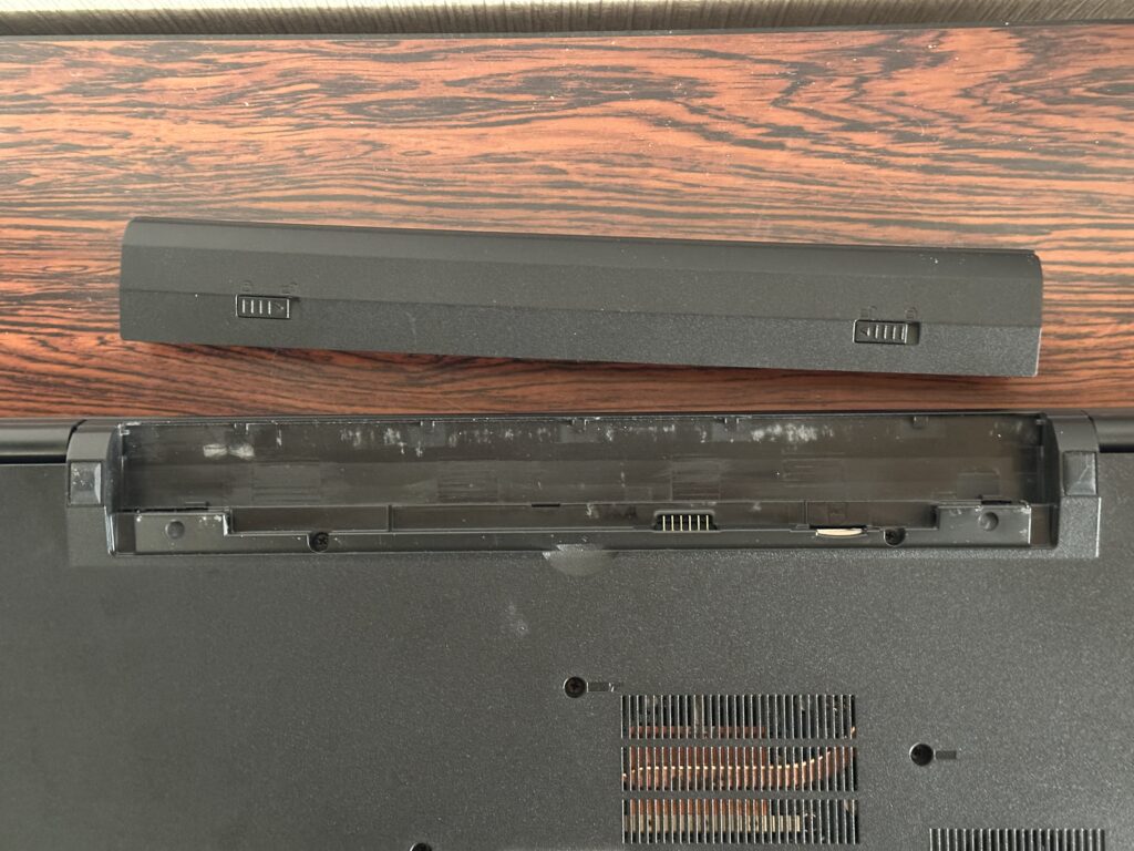 MB-F537S-M2S2-Aのバッテリー取り外し