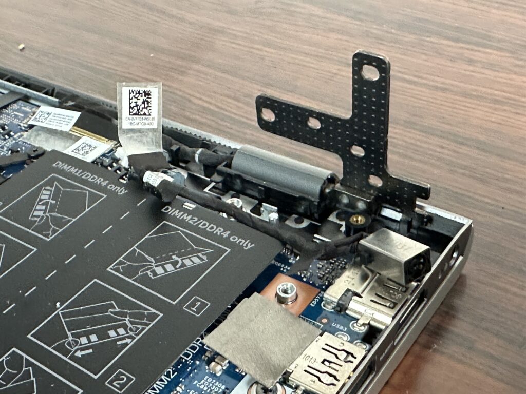 Inspiron 14 5418の電源ジャックある場所