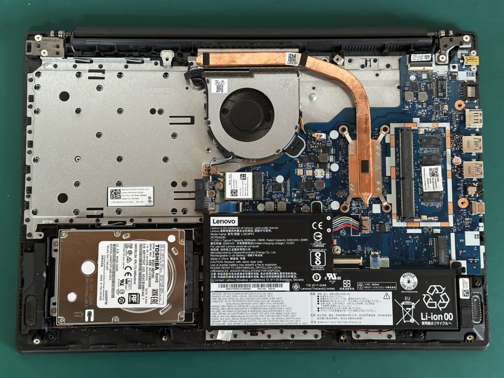 PC-NS100N1B-P6のボトムカバーを外したところ