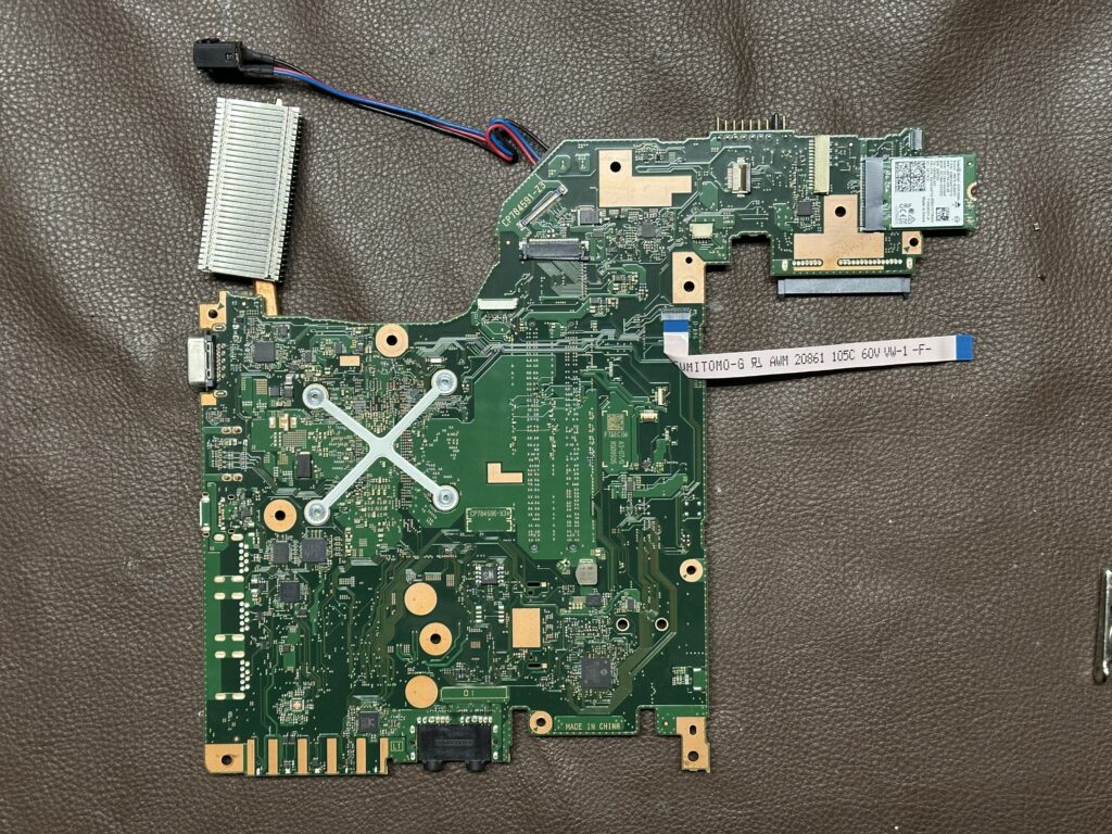 FMVA82005のマザーボード