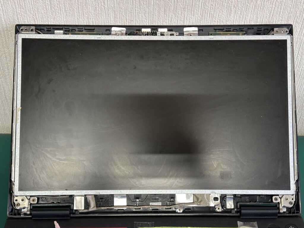 PC-VK26TXZDG 液晶回りの分解途中