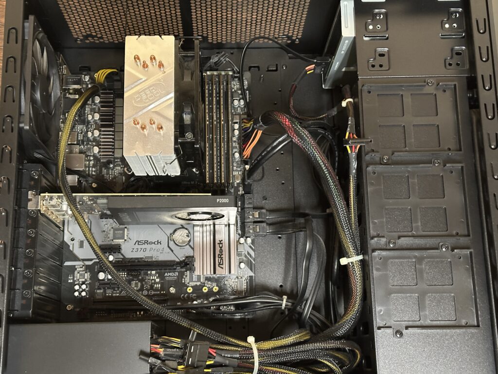 raytrek LZ P2 サイドカバーを開けたところ