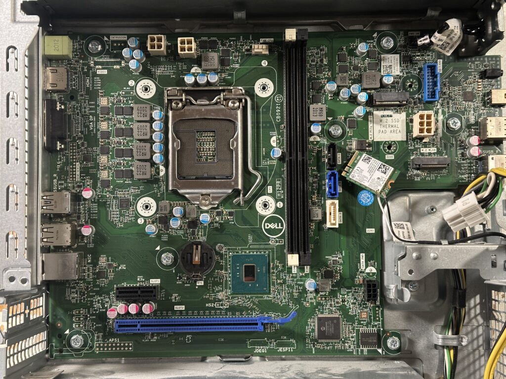 Vostro 3681の交換マザーボードを取り付けたところ