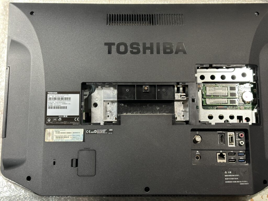 REGZA PD732T7FBFRの分解途中。スタンド取り外し後。