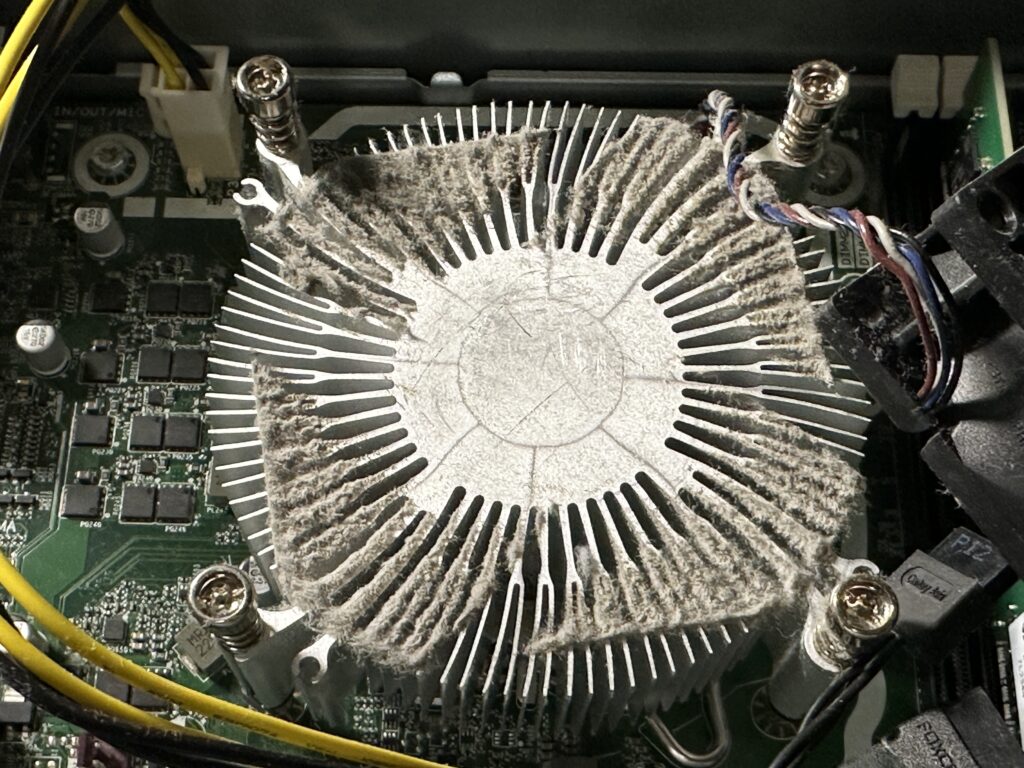 HP Pro SFF G9 CPUファンの清掃前