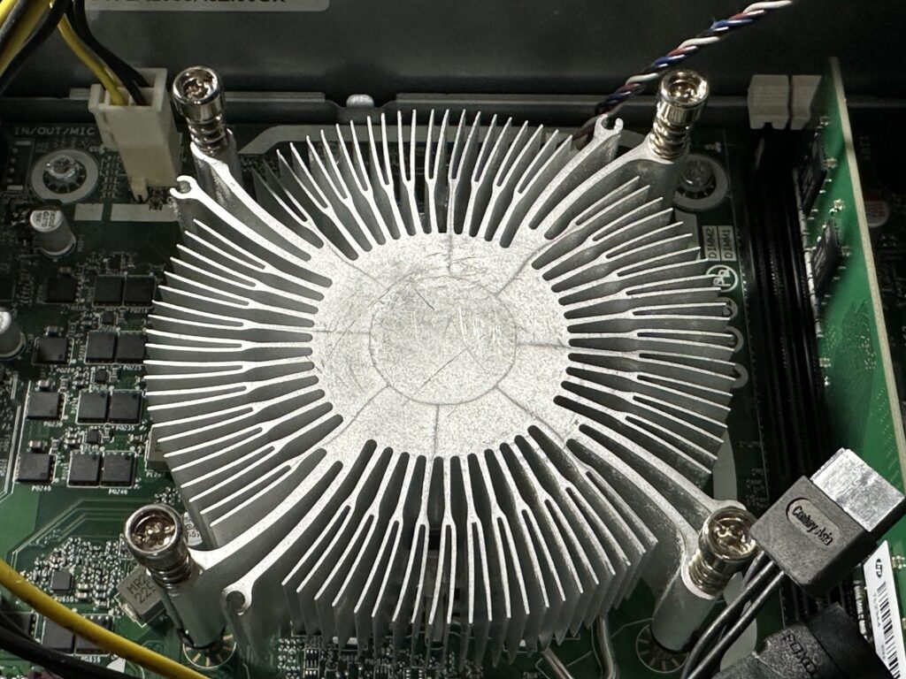 HP Pro SFF G9 CPUファンの清掃後