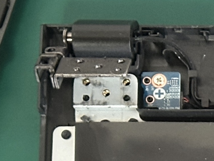 F7-I5I01BK-B ボトム側のねじ受けの拡大