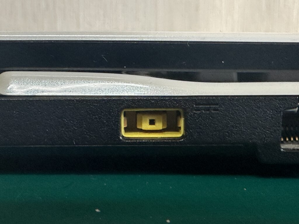 正常な電源ジャック