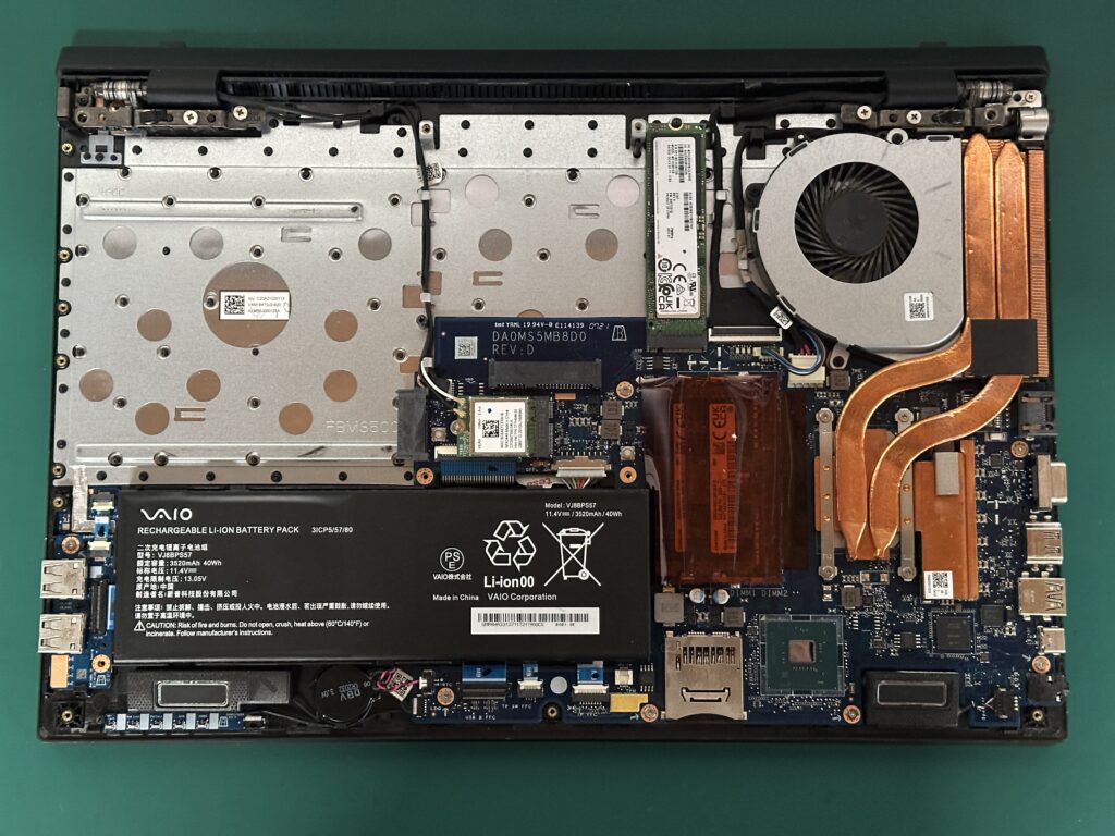 VJS154C11N ボトムカバーを外したところ