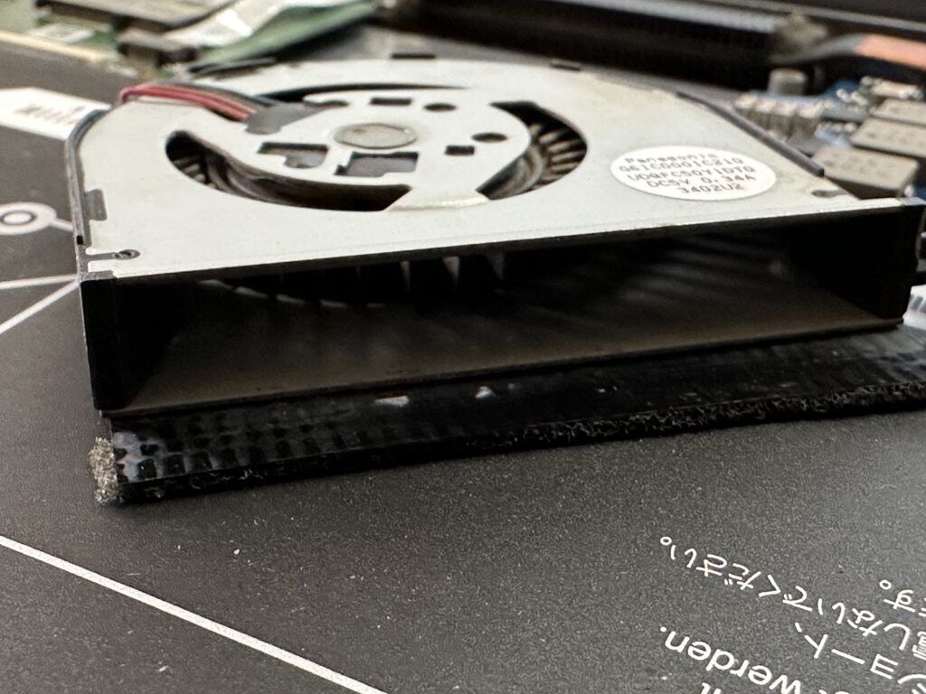 KIRA V634/27KS　ファンの清掃後。ファンの中を見たところ。