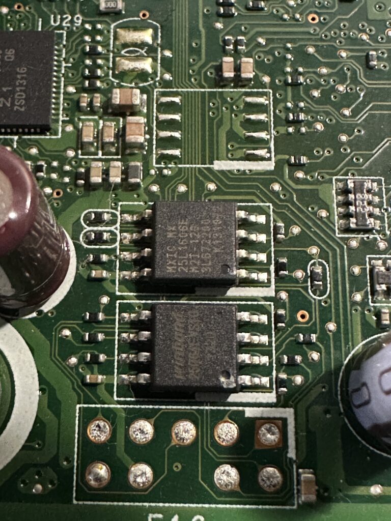 Inspiron one 2230 BIOSのチップ