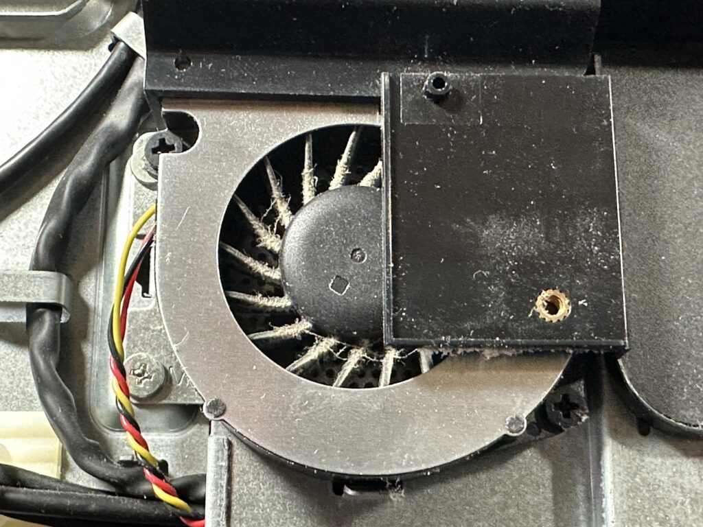 Inspiron one 2230 ファン清掃前