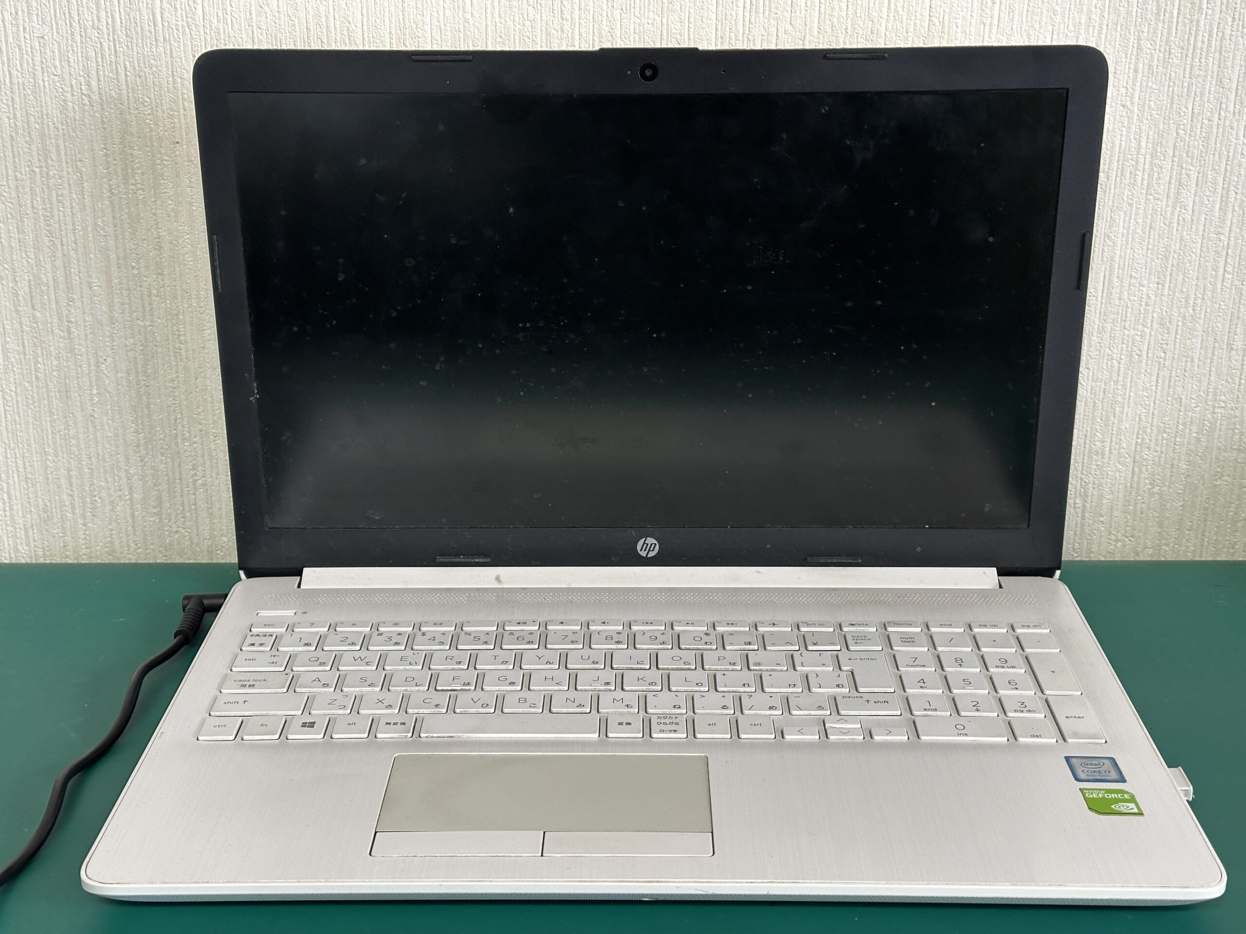 HP 15-da0058TX 電源が入らない | 内部金具の脱落