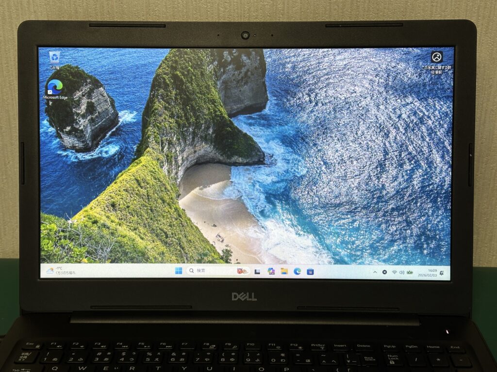 Latitude 3590 Windows11インストール後、正常動作している様子