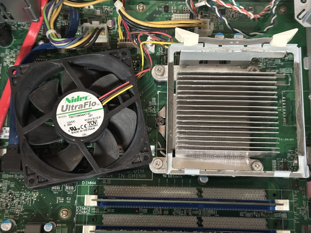 FMVD1304TP CPUファンとヒートシンク清掃後