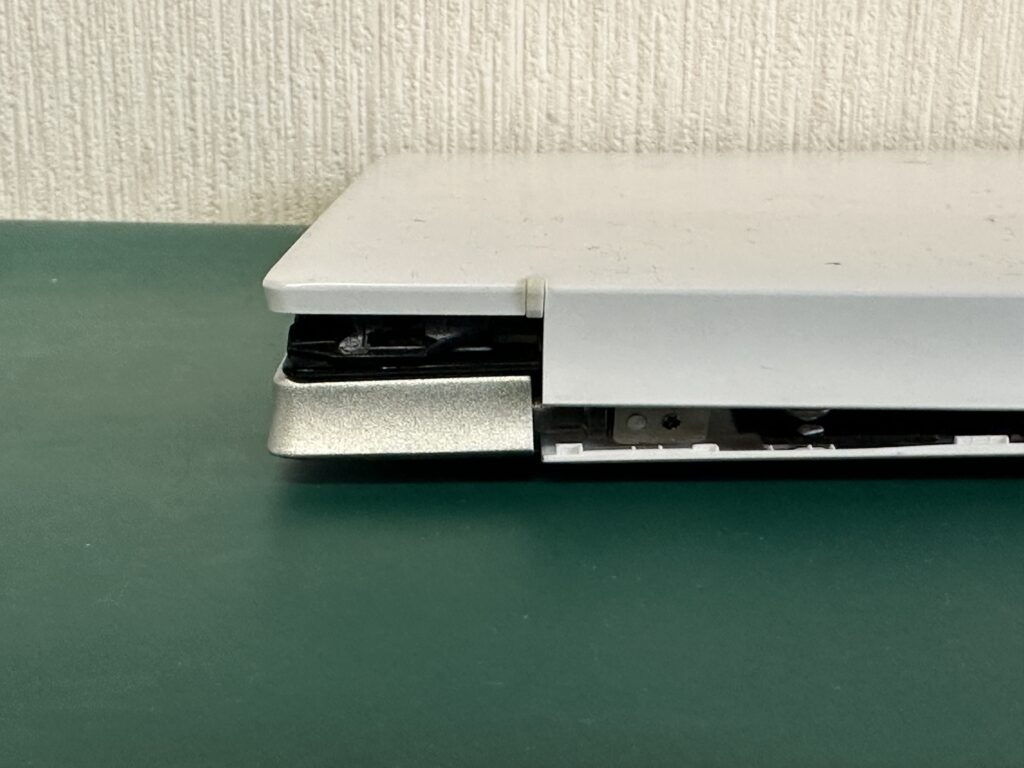 15-eh3003AU ベゼルが浮いてる様子