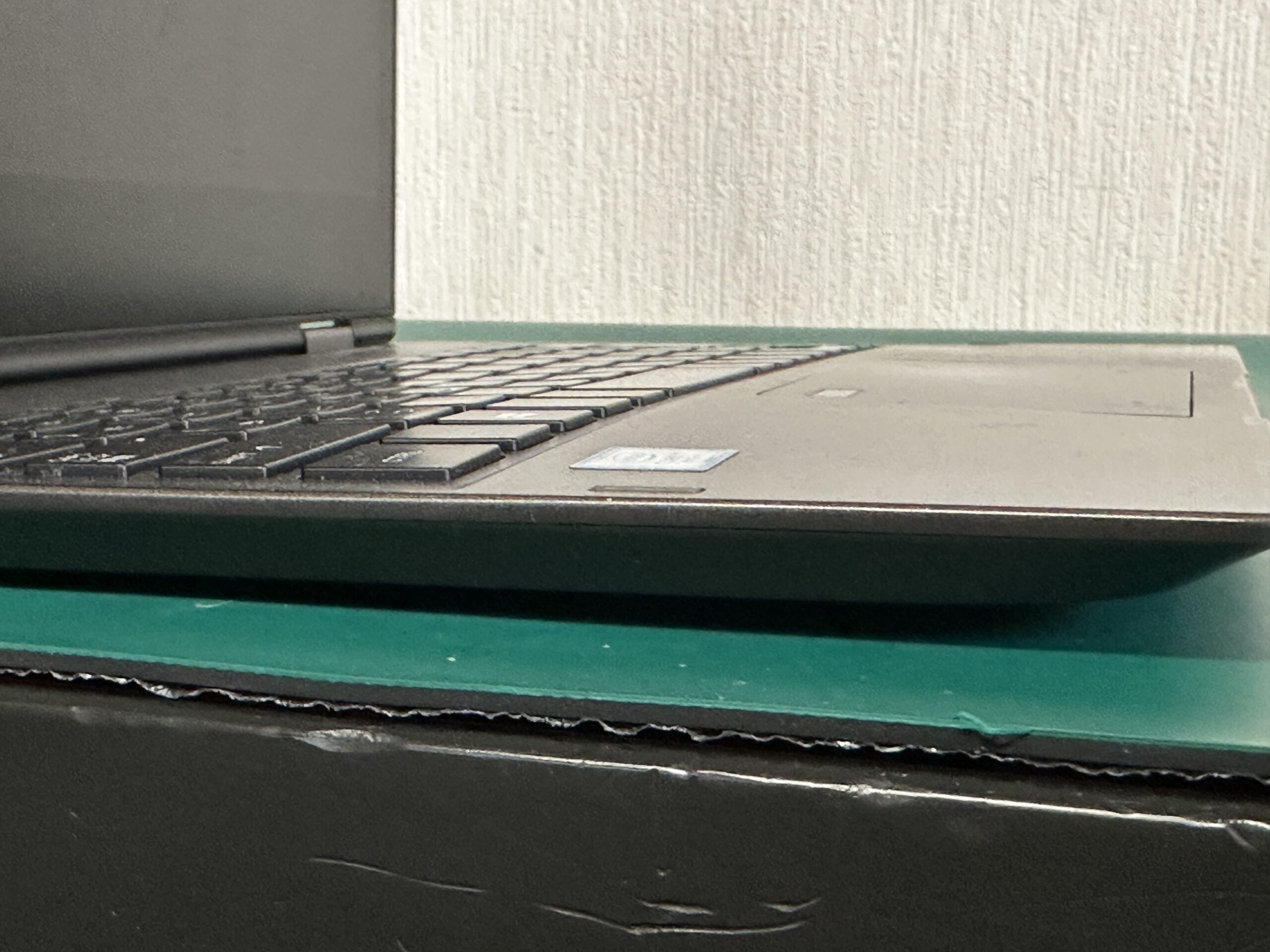 dynabook V82/B バッテリー膨らみ