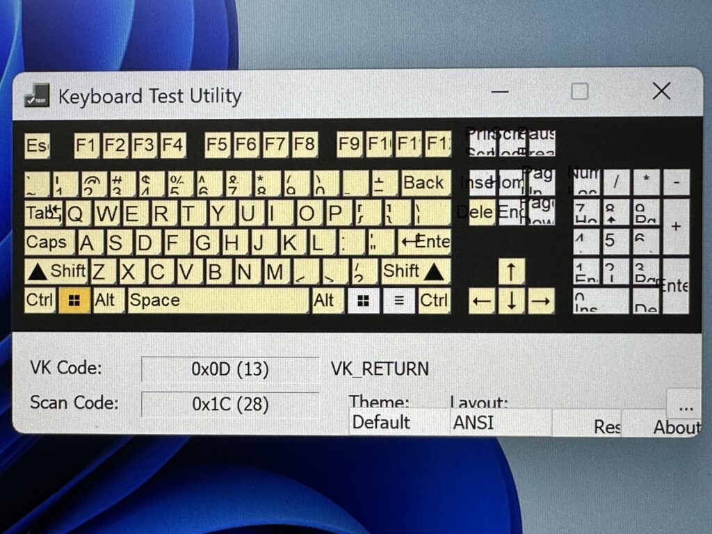 Yoga Slim 7 Carbon 13IAP7 交換後にすべてのキーが効いているのを確認