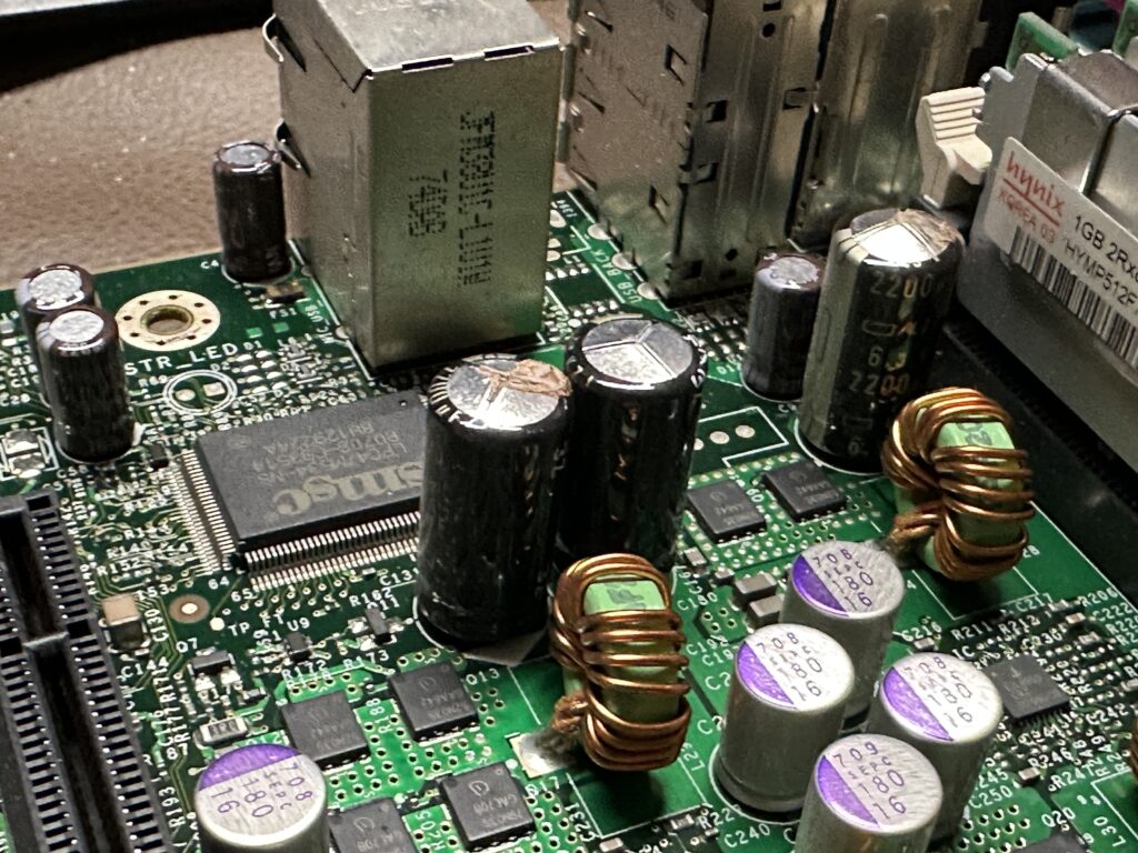 Precision 490 コンデンサ交換前