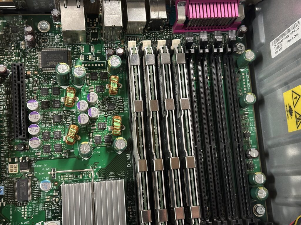 Precision 490 コンデンサ交換後の上からの写真