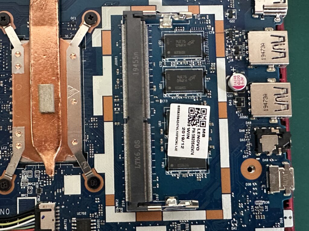 PC-NS300NAR メモリ追加前