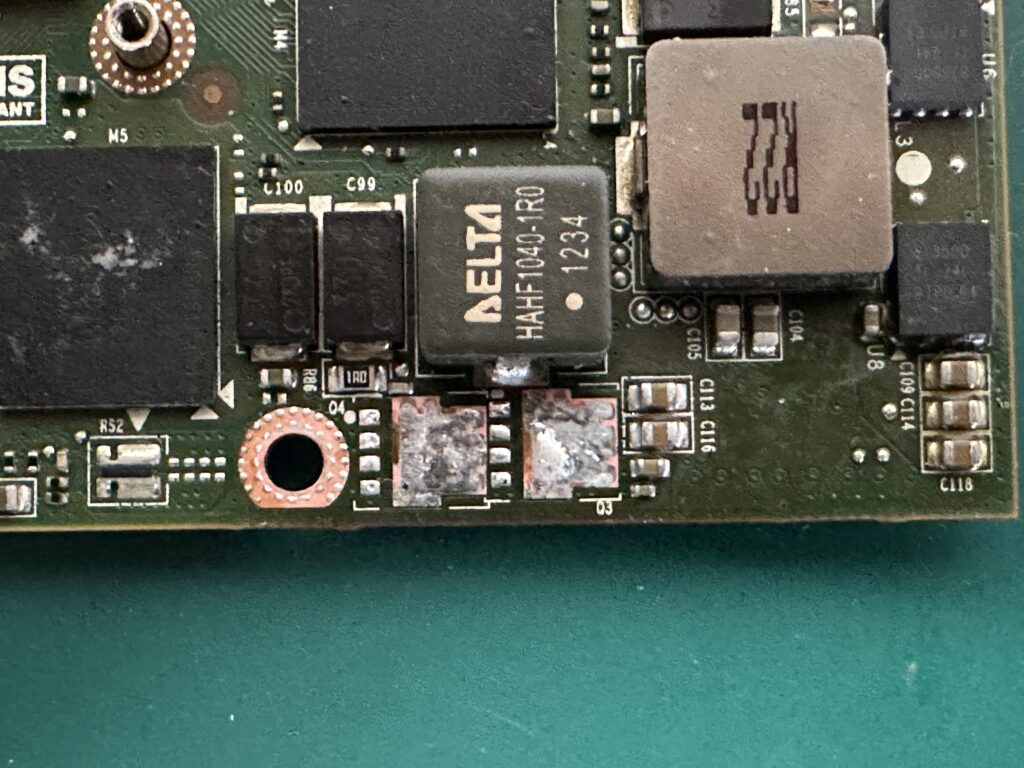 Alienware M18x R2のショート部品を取り外したところ