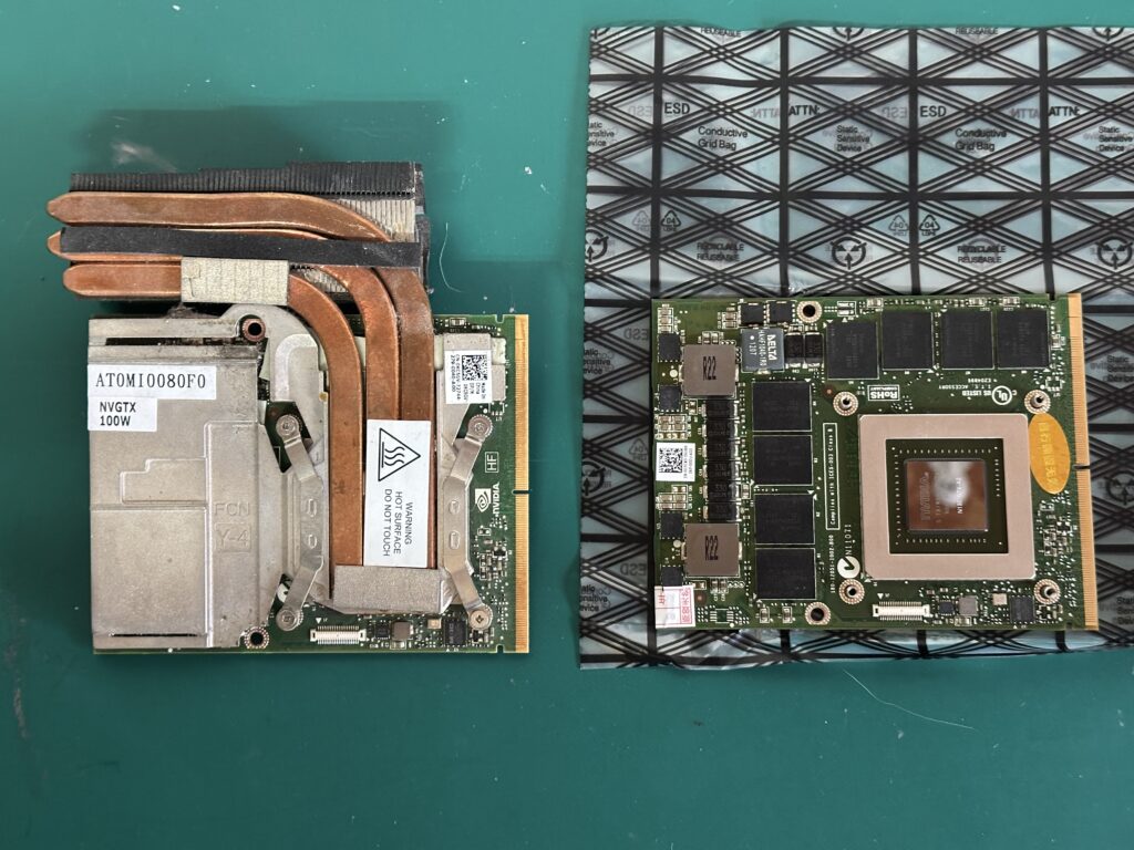 Alienware M18x R2の故障品と取り寄せ品