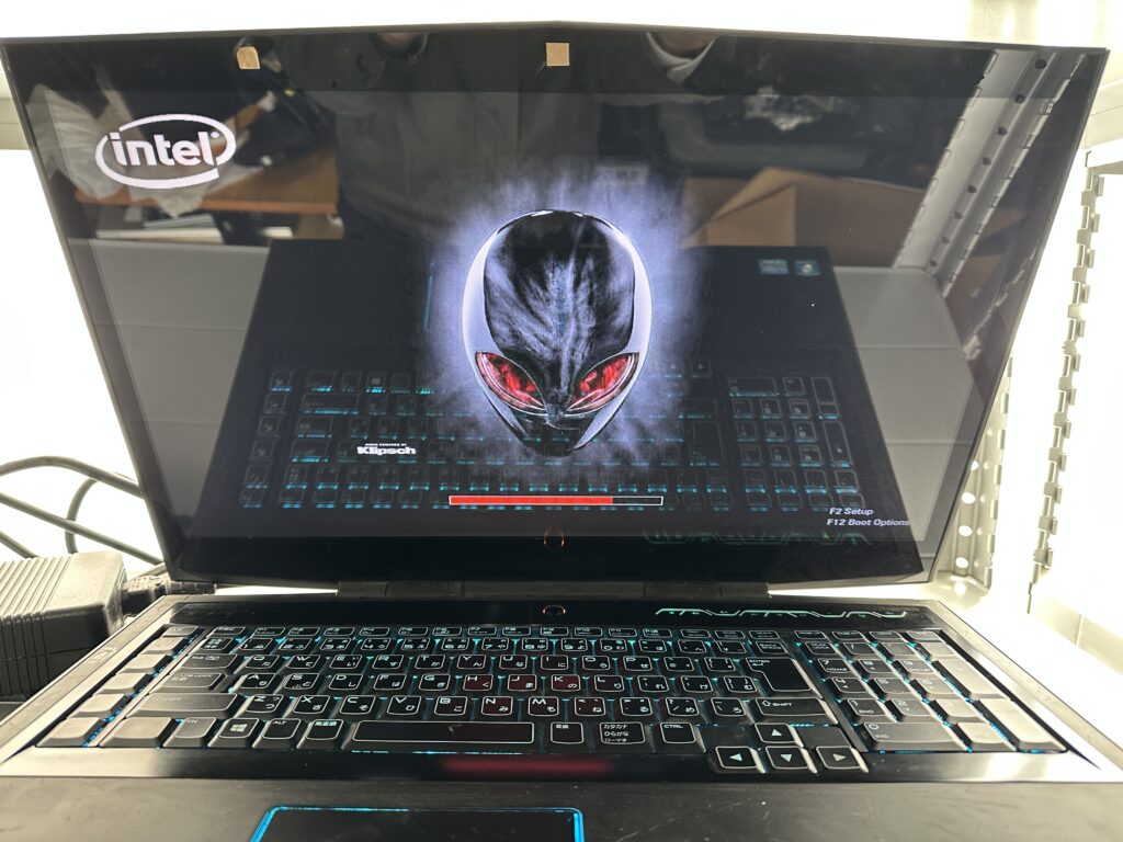 Alienware M18x R2が正常起動したところ