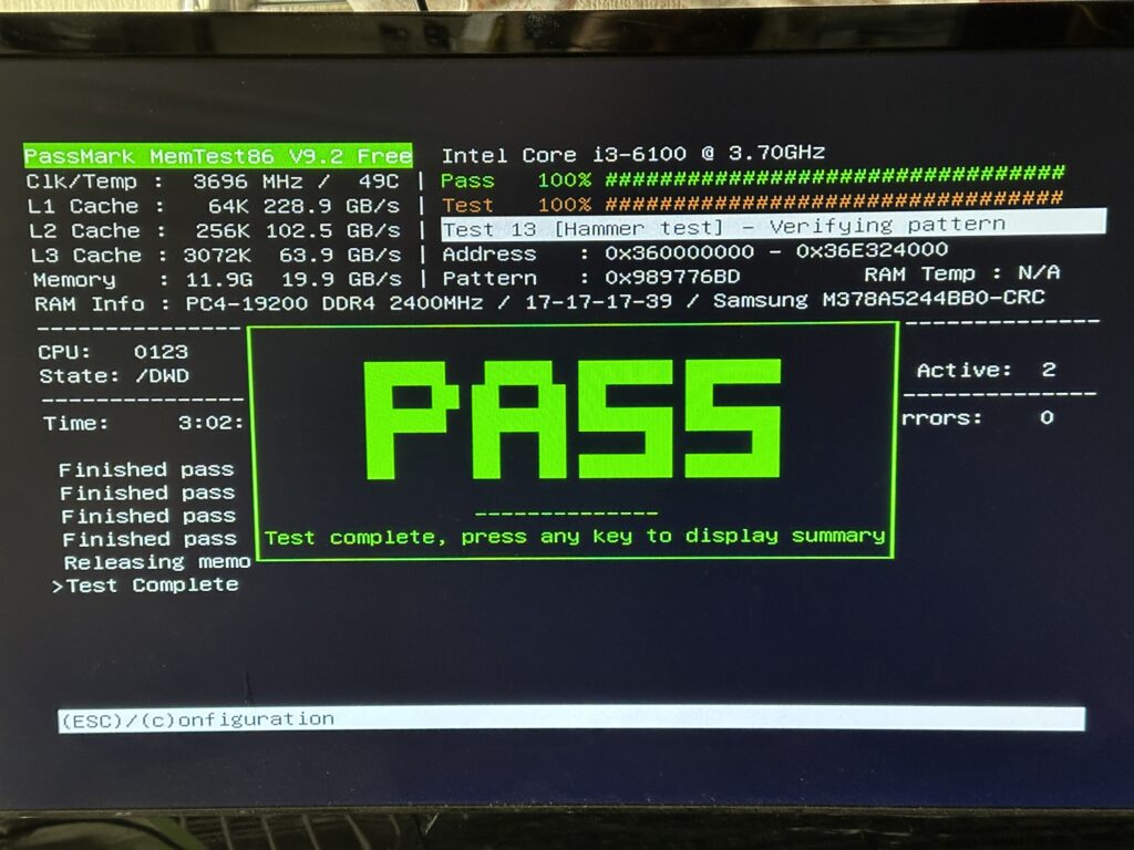 Vostro 3267 のメモリテストの合格の様子。