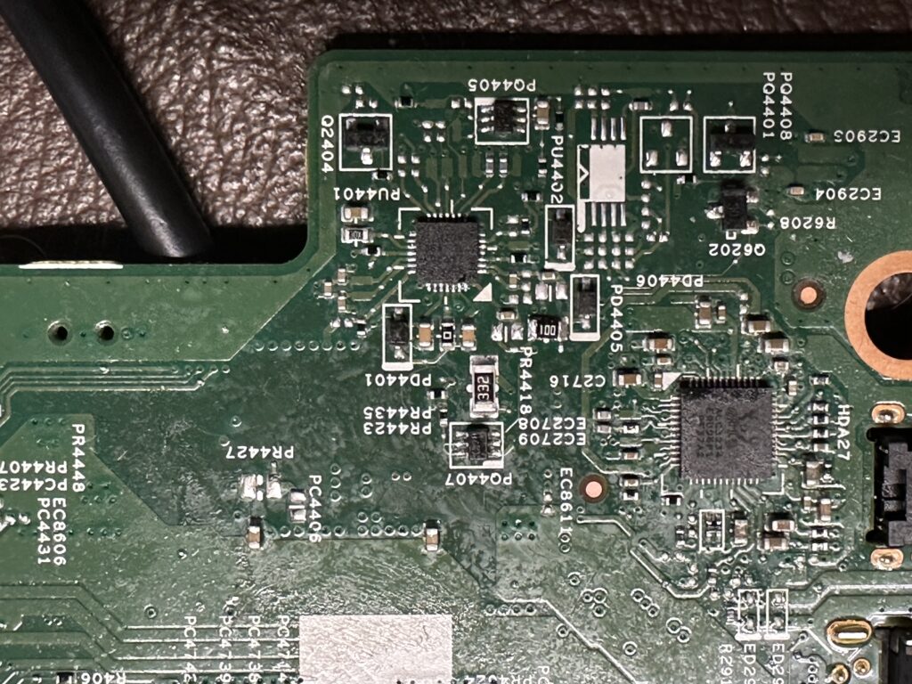Inspiron 3148の電源IC付近