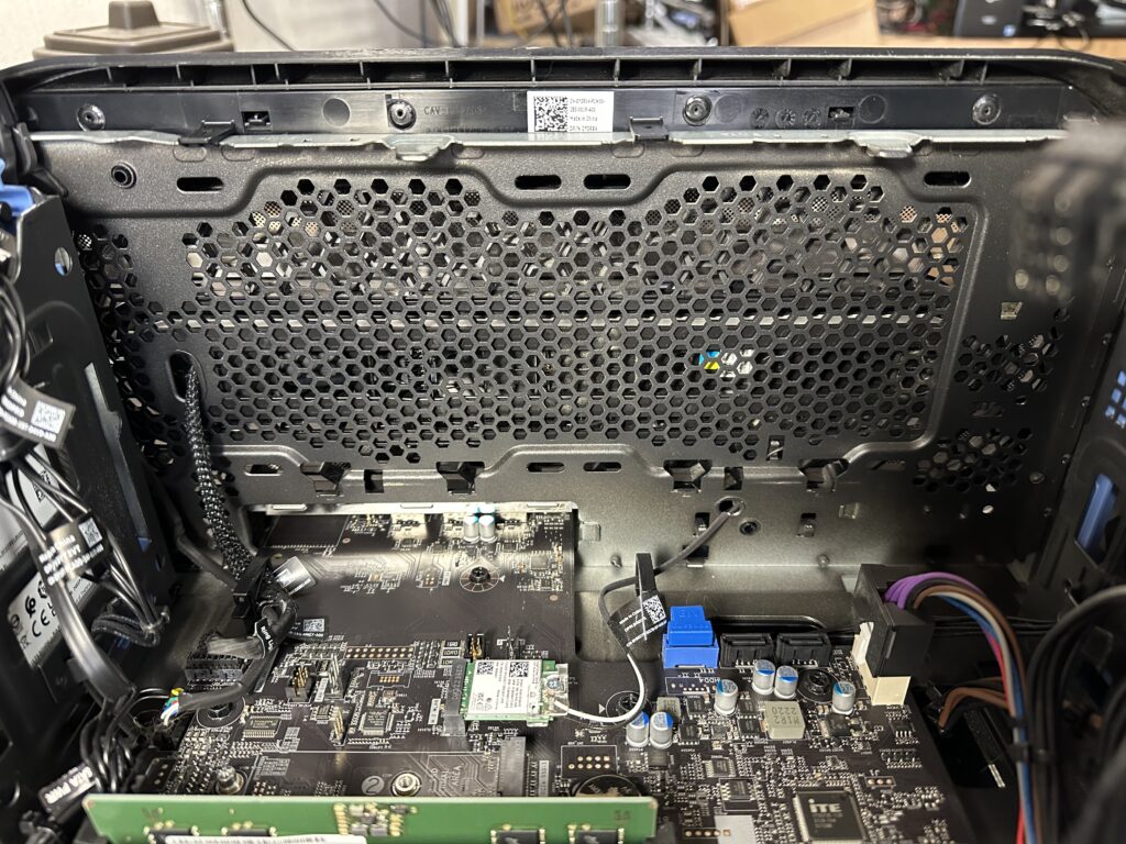 Alienware aurora13のフロント側の清掃後