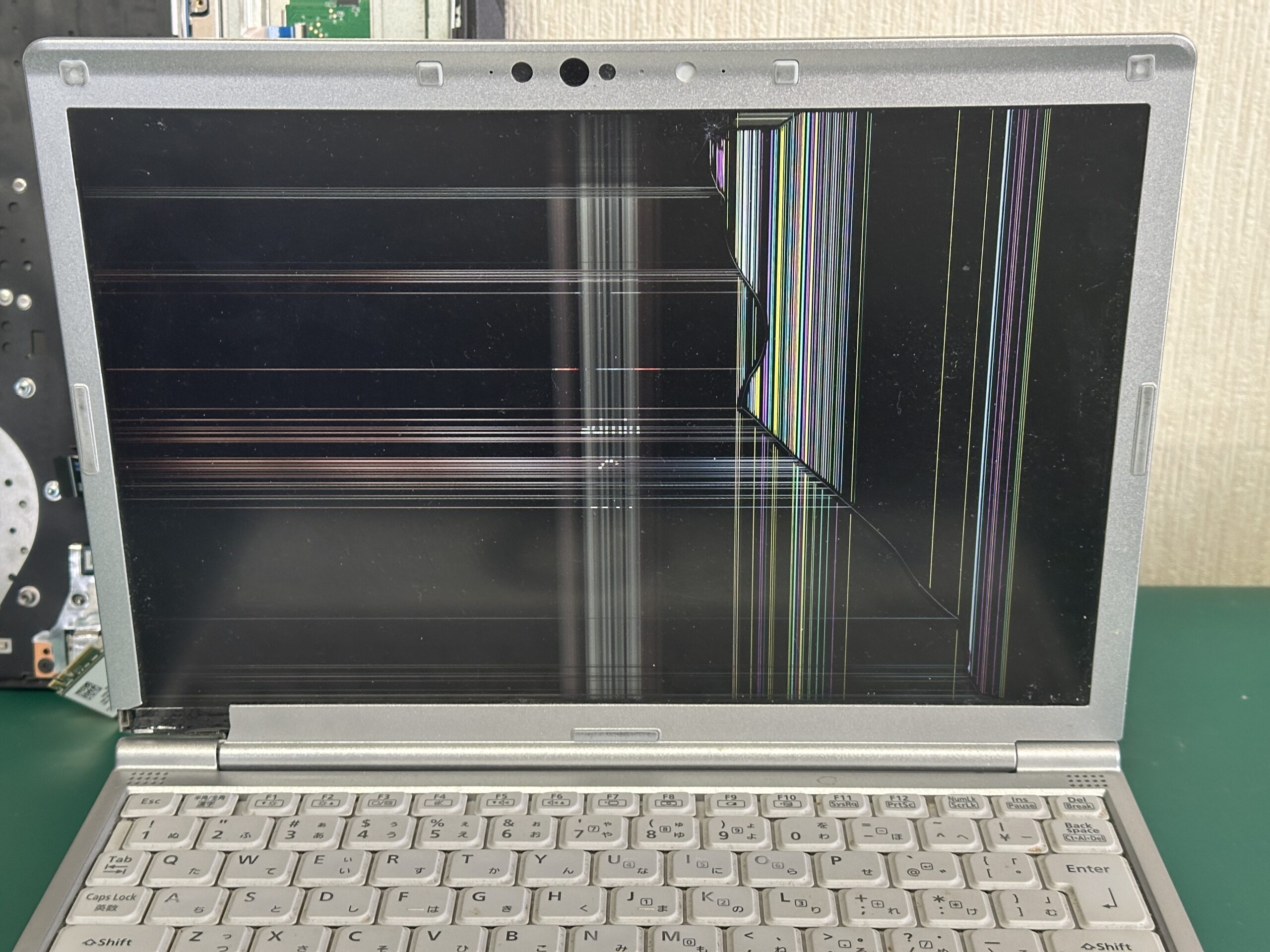 CF-SV1CD4VU 液晶パネル割れ